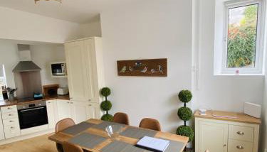 Northcliffe - Stylish Stone Cottage - Spa Bath - Peak Views - Foto 4