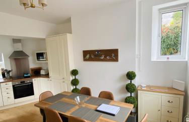 Northcliffe - Stylish Stone Cottage - Spa Bath - Peak Views - Photo 4