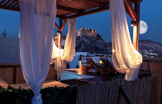 Santorini Luxury Suite w Rooftop Hottub Seaview - Foto 2