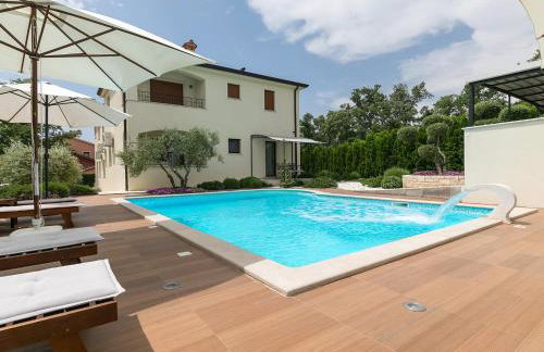 Villa Birikina with Pool - Photo 2
