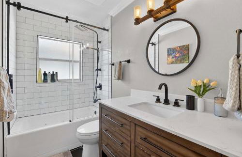 Lakefront 4-Bedroom Home with Pool - Foto 26