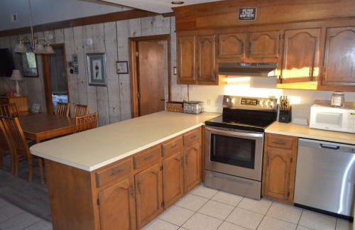 Spacious Beach House Steps to Sand - Foto 47