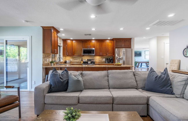 Sereno Ranch by Avantstay Sleeps 16! Outdoor Bar/kitchen, Pool, Fire Pit & Hot Tub! - Foto 9