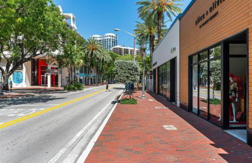 Breathtaking Direct Bay Views 2 bedroom condo with parking - Foto 43