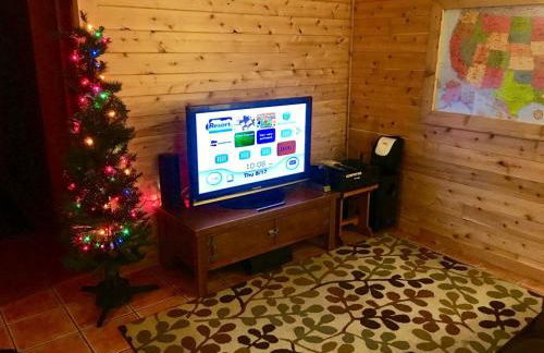 Cozy and Spacious Log Cabin Rental near Burt Lake State Park in Michigan - Foto 10