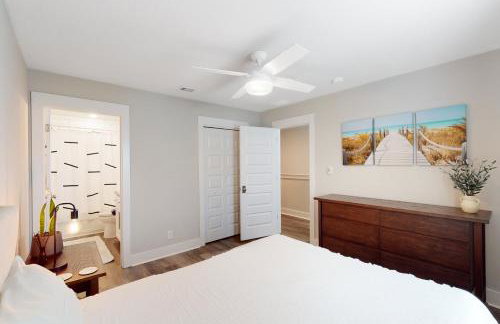 Stylish dog-friendly townhome with firepit & enclosed yard - blocks to downtown - Photo 20