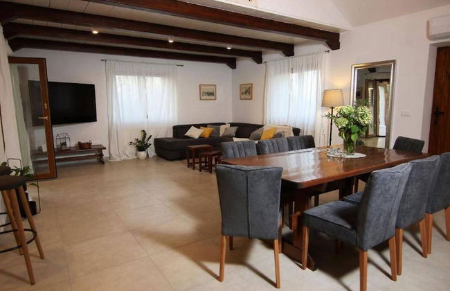 Secluded Oasis With Pool, Outdoor Kitchen, & Landscaped Terraces - Foto 14