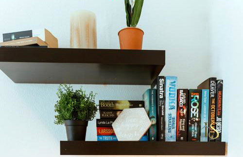 *Luke Stays Oswald Terrace* - Foto 26