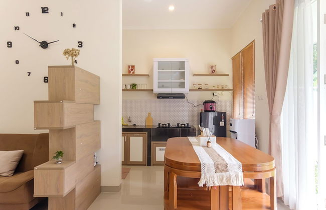 Calma Edelweiss Villa Lawang Malang - Photo 12