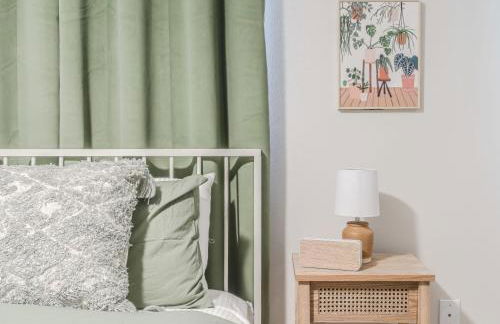 Boho retreat w pool & beach access - Foto 25