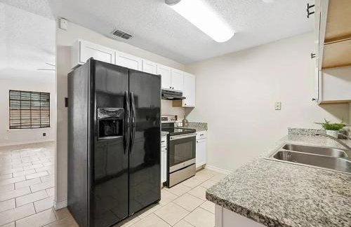 4 Bedroom 2 bath Beautiful spacious home for rent 1300 a month - Photo 5