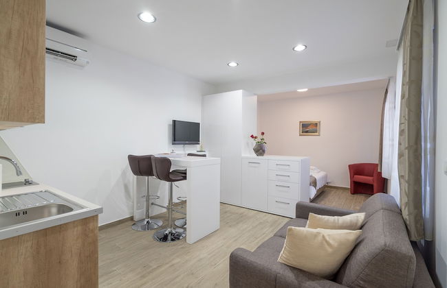 Drop In Split Suites - Photo 21