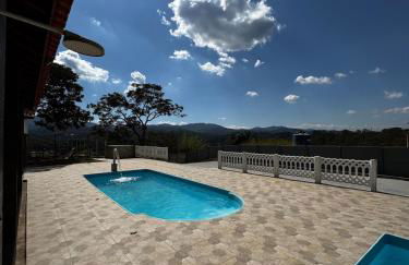 Sítio com 2 Piscinas em Arujá - Foto 1