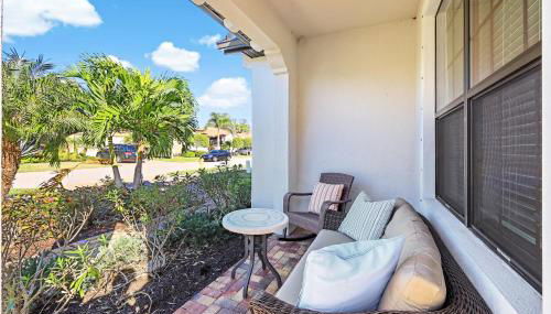 Modern waterfront home in Artesia with pool/gym - Photo 2