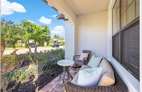 Modern waterfront home in Artesia with pool/gym - Photo 2