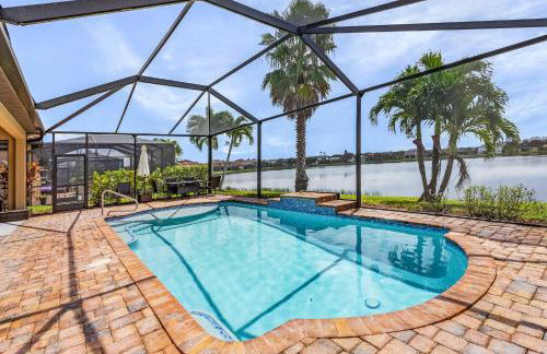 Enchanting 3 Bedroom Home Waterfront Pool and Spa - Foto 26