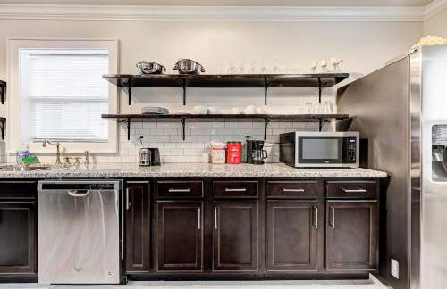 Howes Capitol II-Sleek & spacious-walk to OU Med - Foto 15