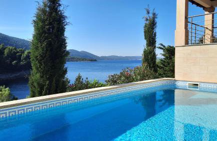 Vila Hera Korčula, Special one, pool, right on the sea,parking, 8 people - Photo 1