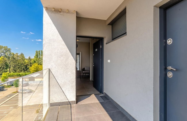 Lake Side Luxury – Steps to the Lake Lela - Foto 12
