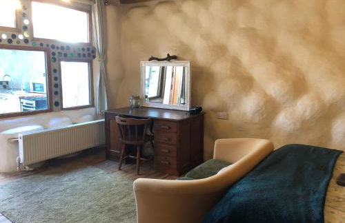 Rabbits 1or 2 bedroom hobbit style hillset earthen dartmoor eco home - Foto 7