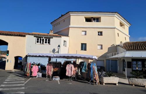 Studio dans une tour mythique à port grimaud - Foto 2