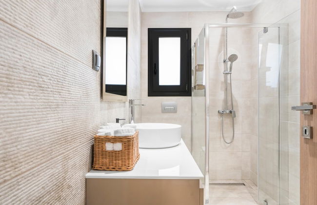 Villa Chriselia - 3 Bedrooms With Sea Access - Photo 17