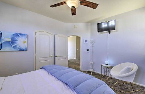 Family Gem in Phoenix with Saltwater Pool and Theater - Foto 29