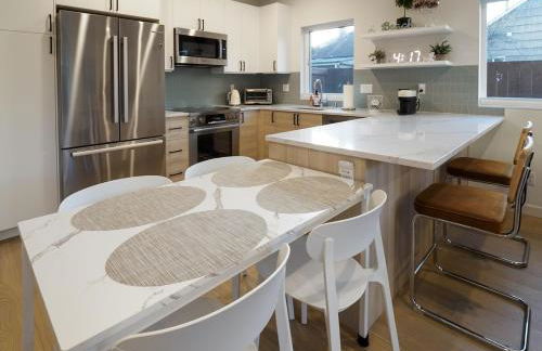 Steps to Alki Beach with Water Views Rooftop deck - Foto 14