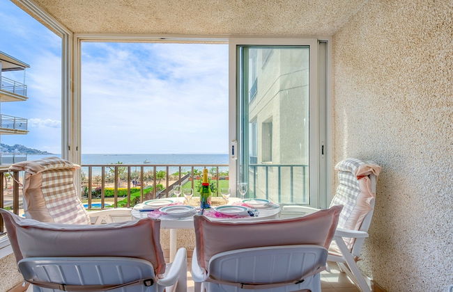 Apartment in Roses Near Platja del Eastrell - Photo 9