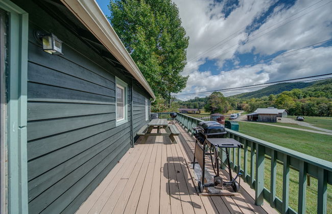 Moonshiner's Cabin Minutes From Two Wheels! - Foto 31