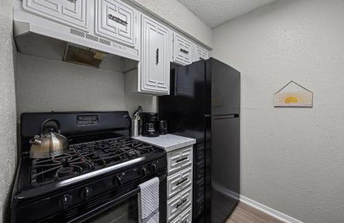 Cozy Modern Oasis near UT - Photo 27