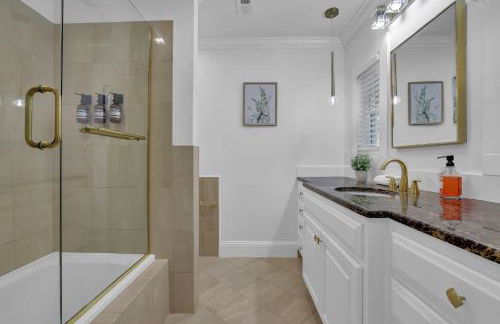 Luxury 7BR Buckhead Oasis w Pool Gameroom Firepit - Foto 107