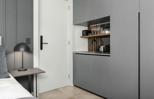 One Calais Luxury Apartments - Photo 49