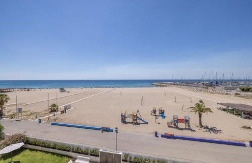 Frente al mar · Terraza · Piscina - Photo 5