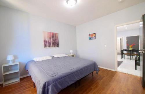 Sleek one-bedroom abode near NYC - Photo 4