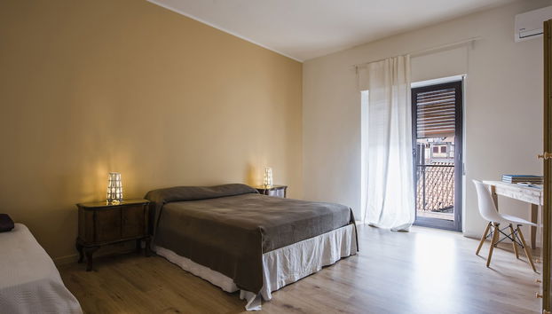 Zafferana Apartment with Balcony - Foto 5, Habitación