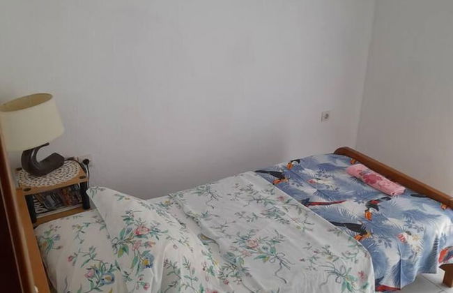 Impeccable 2-bed House in - Photo 2