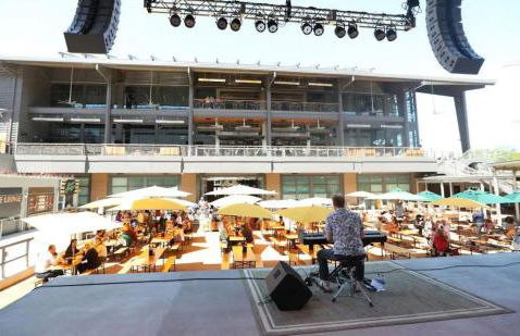 Luxury & Highly furnished upscale w Patio & Garage - Foto 34