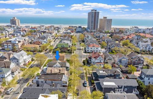 5BR 3BA Family Retreat 2 Blocks from Beach - Foto 52