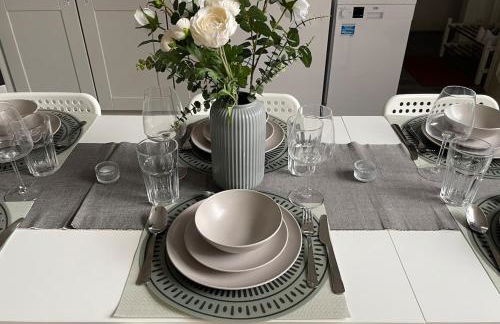 Spacious Flat! Sleeps 7, Pet Friendly and Parking - Photo 15