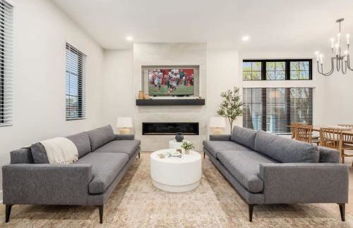 Chateau in the Village - Brand New 3BD 5BA - Foto 2