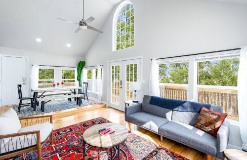 Loft Cabin w, Hot Tub, Fire Pit, Huge Deck & WiFi! - Foto 8