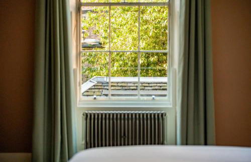 Dragon Suites Luxury Apartments at Rutland Square - Photo 43