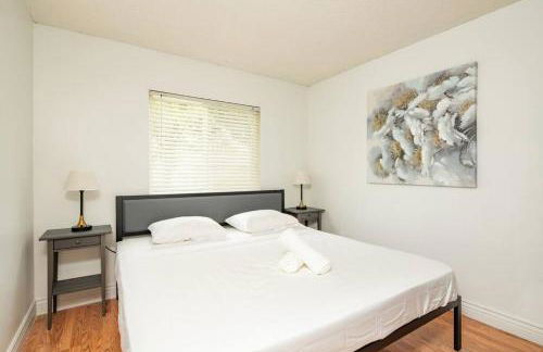 Waterfront 2-Story Villa with Heated Pool - Foto 26