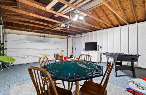 Lake Cottage with Hot Tub and Game Room - Foto 6