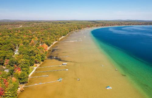 Higgins Lake Cottage with Private Fire Pit and Grill! - Foto 26