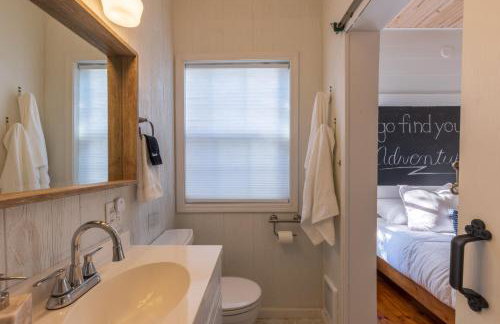 Cozy Spring Night HotTub Firepit PetFriendly Patio - Foto 36