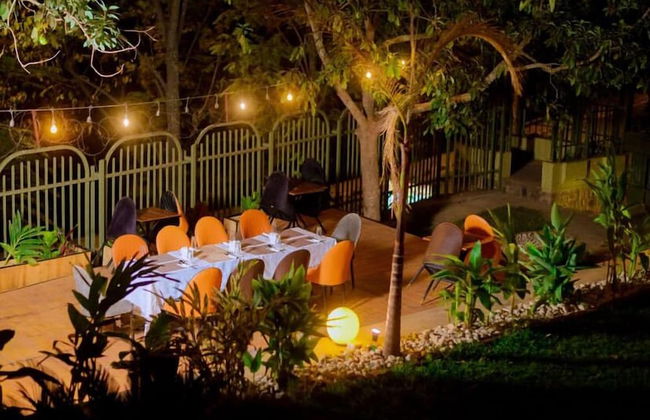 Emerald Villa Cafe & Restaurant - Foto 4