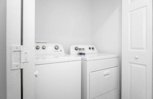 Luxe 2BR Townhome | Pool | Close to Beach - Foto 21