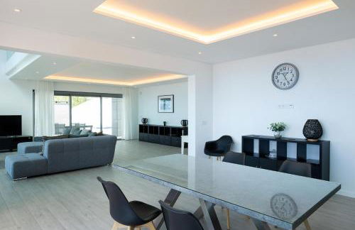 SKYFALL VILLA - Photo 17
